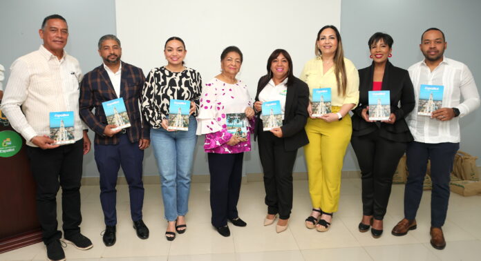 Julio Abreu Cáceres, Santiago Álvarez, Patricia Muñoz, Dorka Balcácer Tejada, Rosa Ángela Rivas, Belkis Candelier, Mirka Hernández y Javier Quezada.