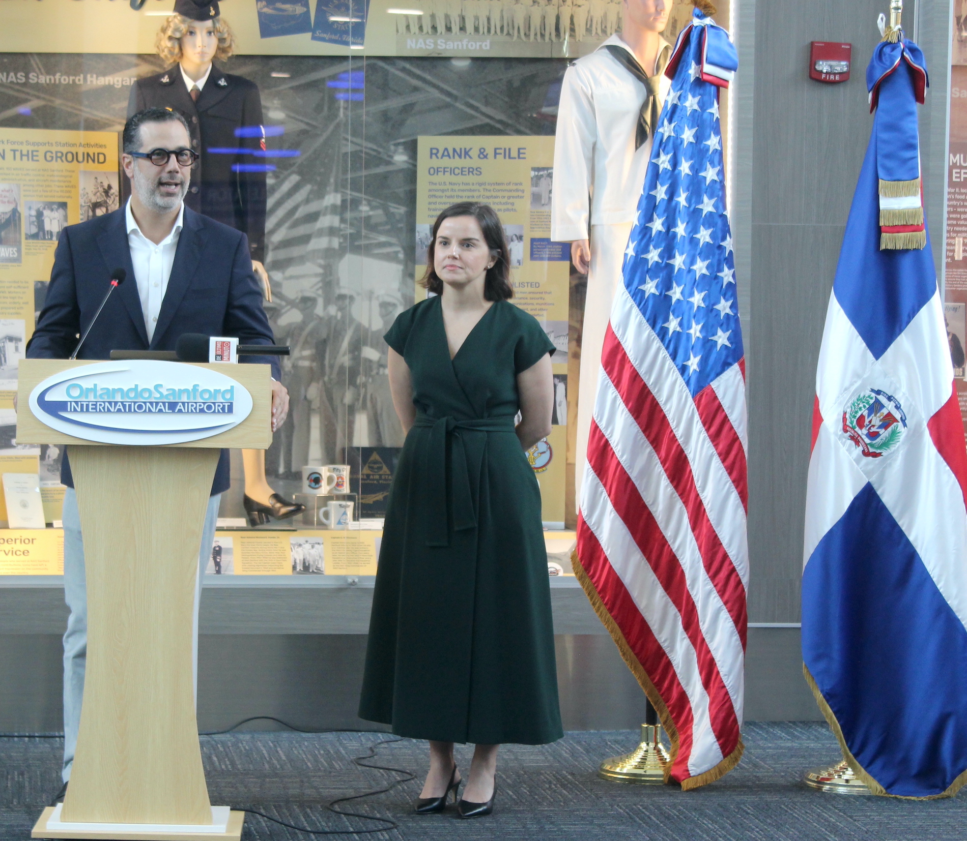 Jessica Weinerth y Manuel Luna, ejecutivos de Arajet.