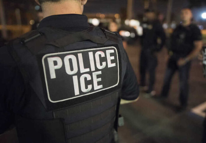 Expanden autoridad de agentes especiales de USCIS