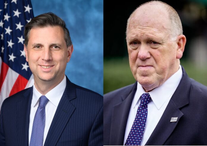 Representante Magaziner y Tom Homan, asesor de Seguridad Nacional de la Casa Blanca.