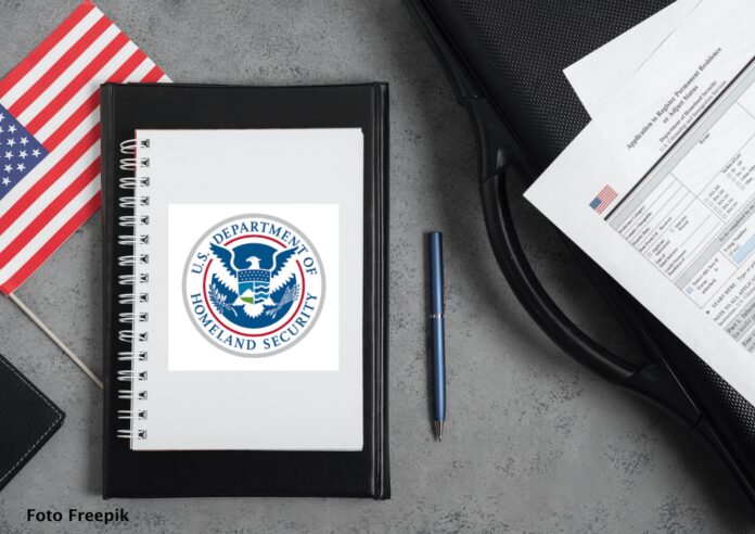 USCIS implementa nuevos cambios al examen de educación cívica para la Naturalización.