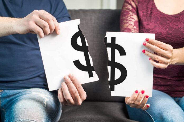 Las deudas de tarjeta de crédito y los divorcios.