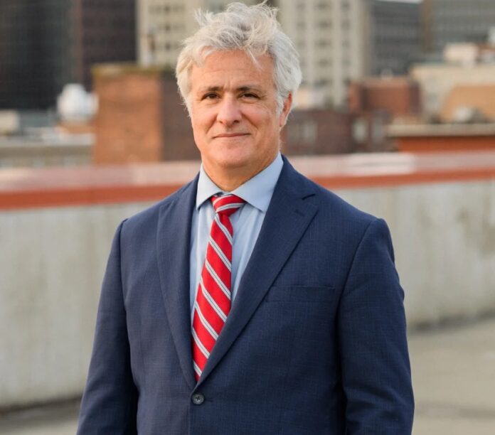 Representante estatal Jason Knight.