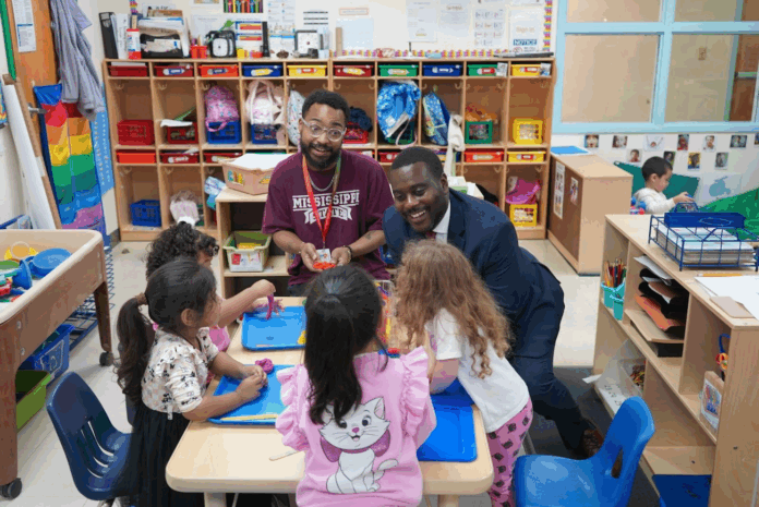 Congresista Gabe Amo anunció la Ley de Continuidad y Reembolso para Nutrición Esencial (CARE) para el WIC.