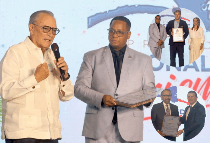 Reciben el premio: Frank Rainieri, Edmundo Edmundo Aja Flaiter y Leonardo Wehe.