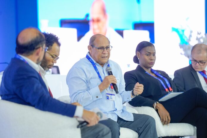 Rafael Santos Badía director del INFOTEP en la Sesión plenaria temática Estrategias para políticas públicas para la mejora de las competencias y la formación profesional.