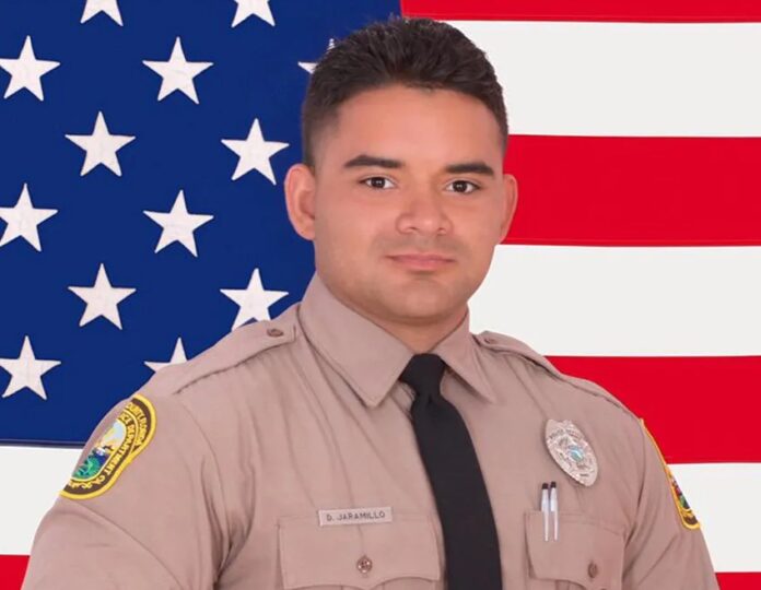 El oficial Devin Jaramillo.