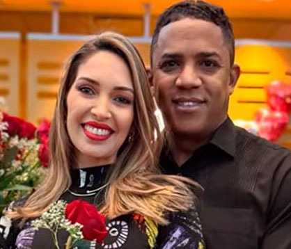 Octavio Dotel junto a su esposa Massiel Jorge.