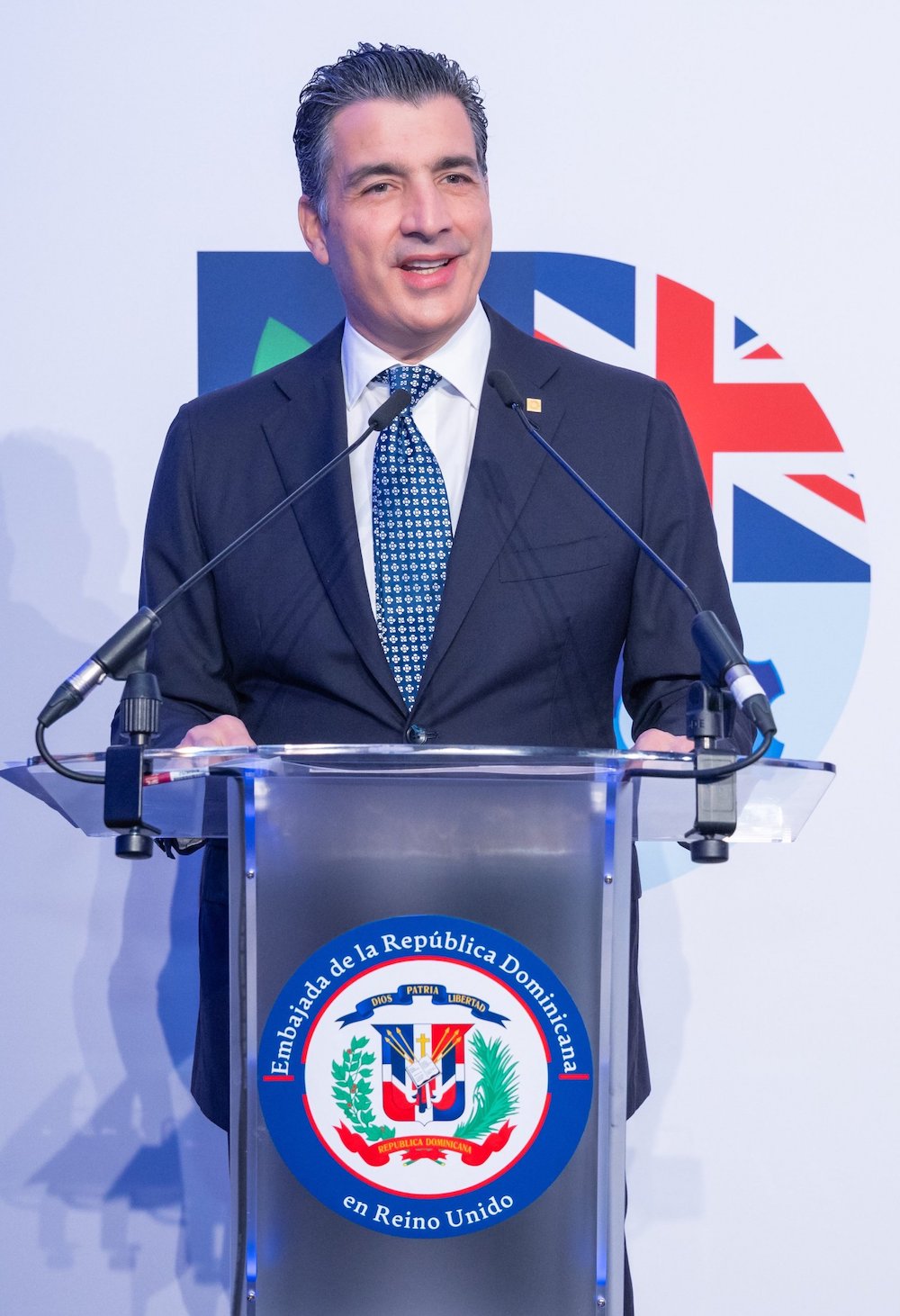 El presidente ejecutivo del Banco Popular, Christopher Paniagua,
expuso ante inversionistas británicos las ventajas de invertir en la República Dominicana.