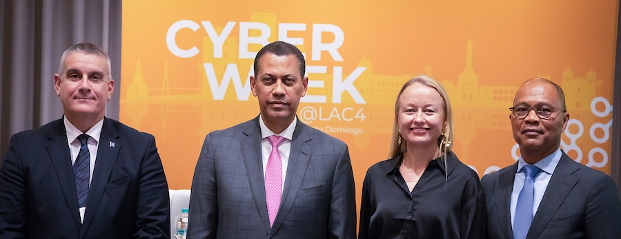 Michel Segura, Guido Gómez Mazara, Lina Areng y Melvin Asin, durante la inauguración del foro CyberWeek@LAC4 2025, en Santo Domingo, RD.