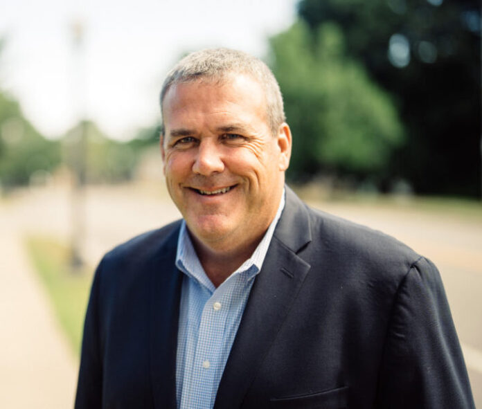 Secretario de Estado, Gregg M. Amore.