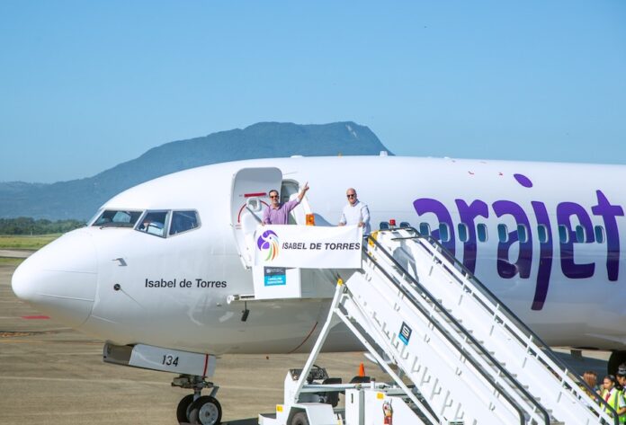 Igor Rodríguez, director general del Instituto Dominicano de Aviación Civil (IDAC) y Manuel Luna, Chief Communications And External Affairs Officer de Arajet.