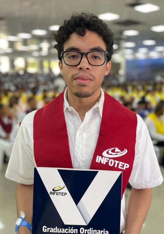 René Alejandro Fortunato Vazquez, hijo del director y documentalista René Fortunato.