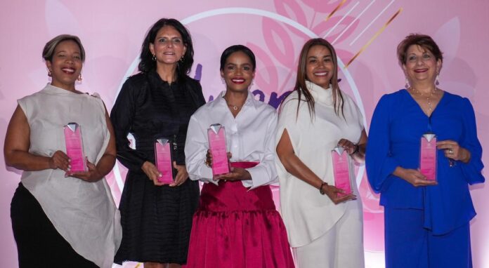 Los reconocimientos fueron entregados a Milka Hernández, Miguelina Butrón, Millizen Uribe, María Marte y Linette Arbaje.