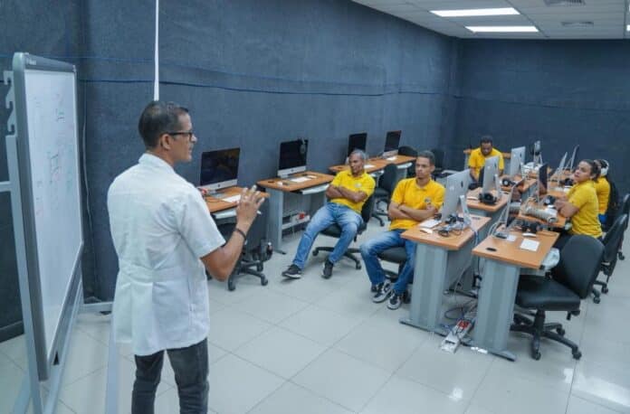 El Infotep imparte talleres de audiovisuales para periodistas.