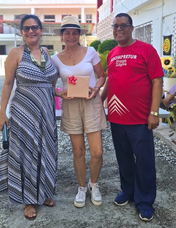 Raysa Feliz, Luisa Feliz y Ramón Chávez.