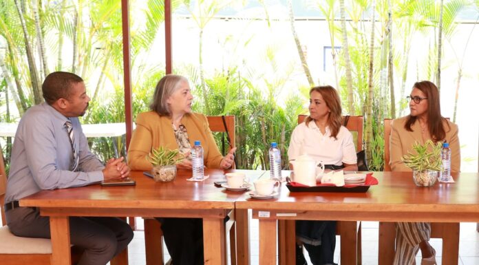Fernelys Beriguete, Rayza Pichardo, Aguie Lendor y Cristobalina Medina en Centro Tecnologico del INFOTEP Hermanas Mirabal.