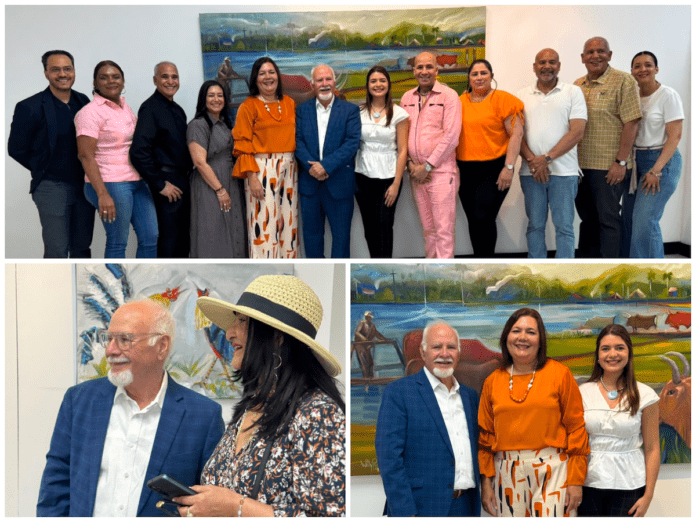 El pintor Willy Pérez compartió con el equipo de la Dirección de Cultura Dominicana en el Exterior.