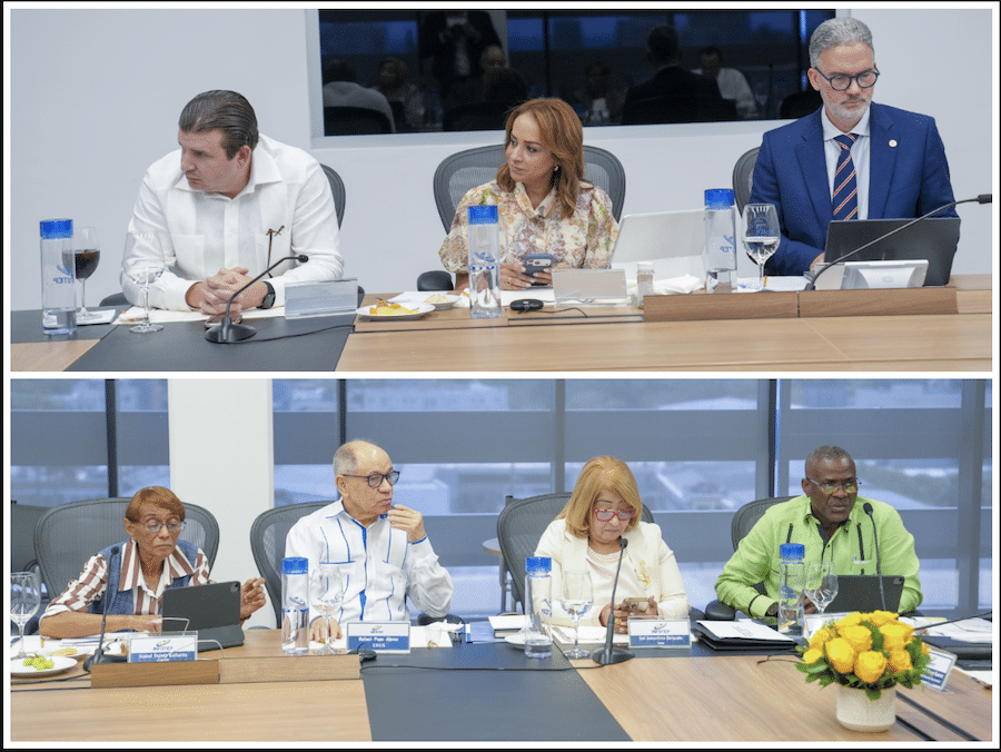 Representantes de los empresarios y los trabajadores en la reunión de la Junta de Directores de Infotep.
